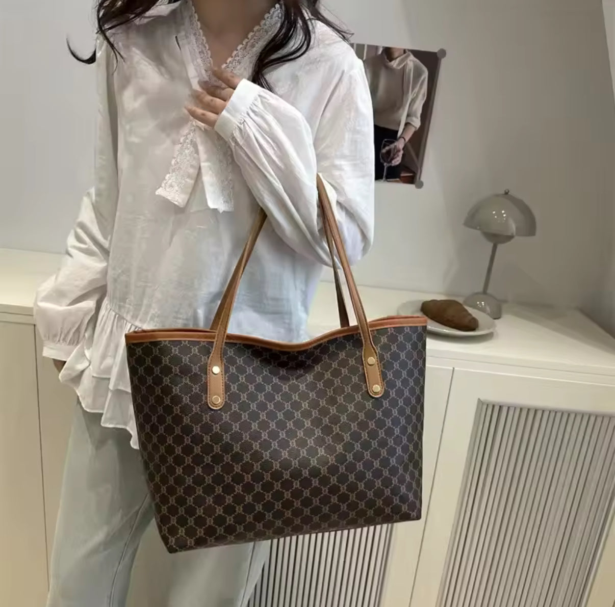 Large Capacity Commuter Women's Tote Bag Personality Mother-Child Fashion Trendy Soft Polyester Lining Zipper Closure Handbag